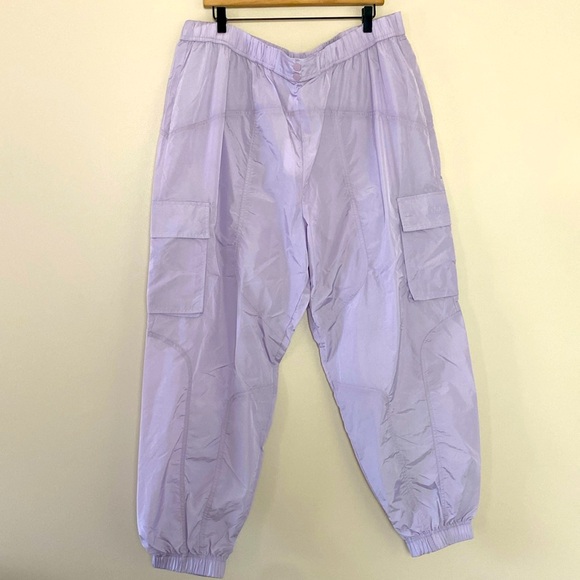 New Fabletics Parachute Pants Lightweight Cargo Jogger Lilac Lily Shine Size 1X - Picture 2 of 13